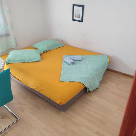 Apartments Paric Vir Luaran gambar