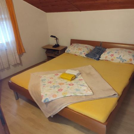 Apartments Paric Vir Luaran gambar
