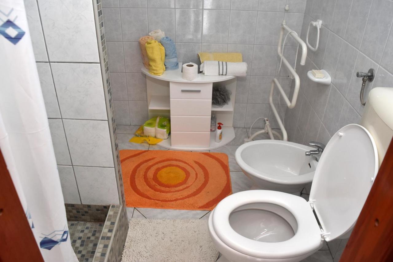 Apartments Paric Vir Luaran gambar